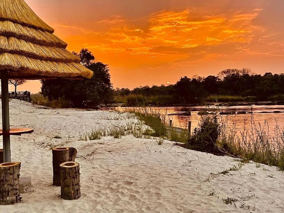 White Sands Lodge Divundu エクステリア 写真
